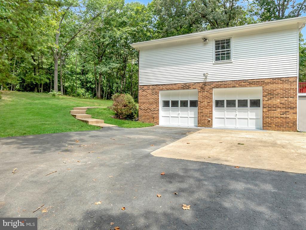 ROLLING HILLS - Residential