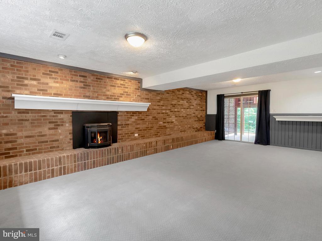 ROLLING HILLS - Residential