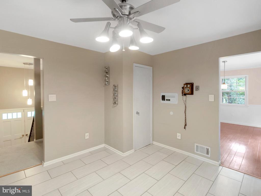 ROLLING HILLS - Residential