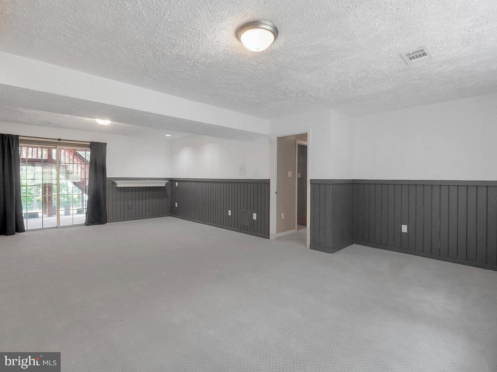 ROLLING HILLS - Residential