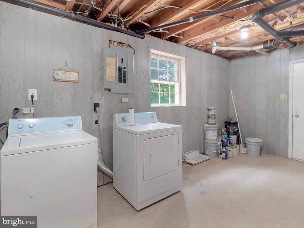 ROLLING HILLS - Residential