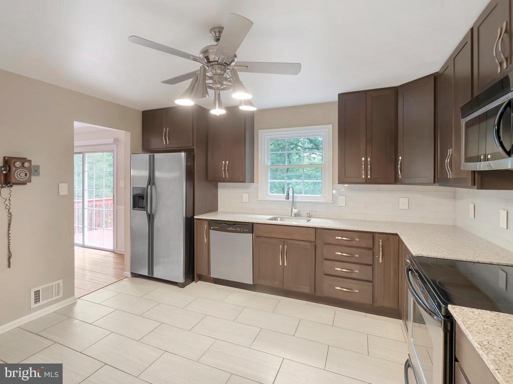 ROLLING HILLS - Residential