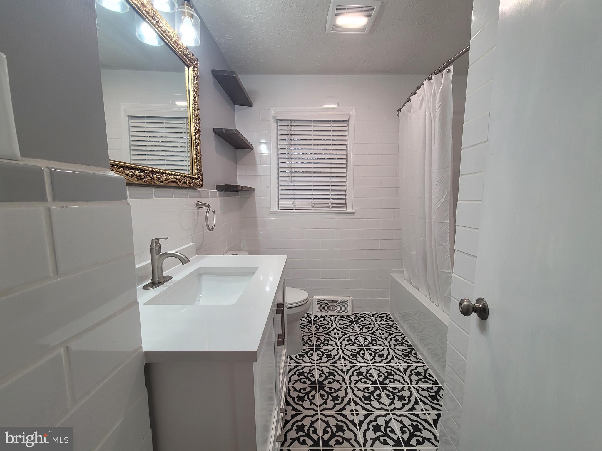 J H & E L HENRY - Residential Lease