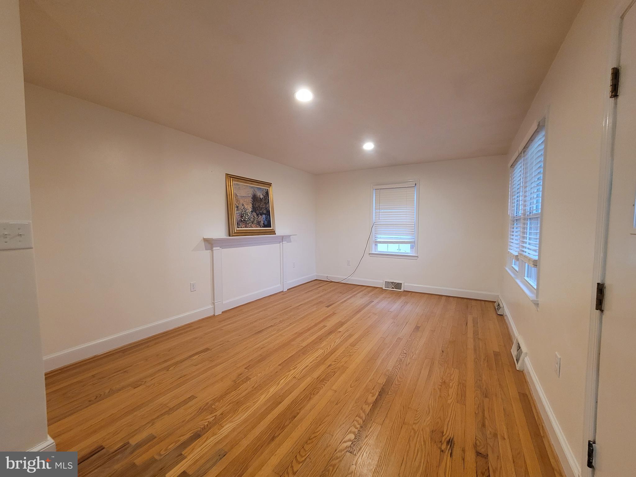 J H & E L HENRY - Residential Lease