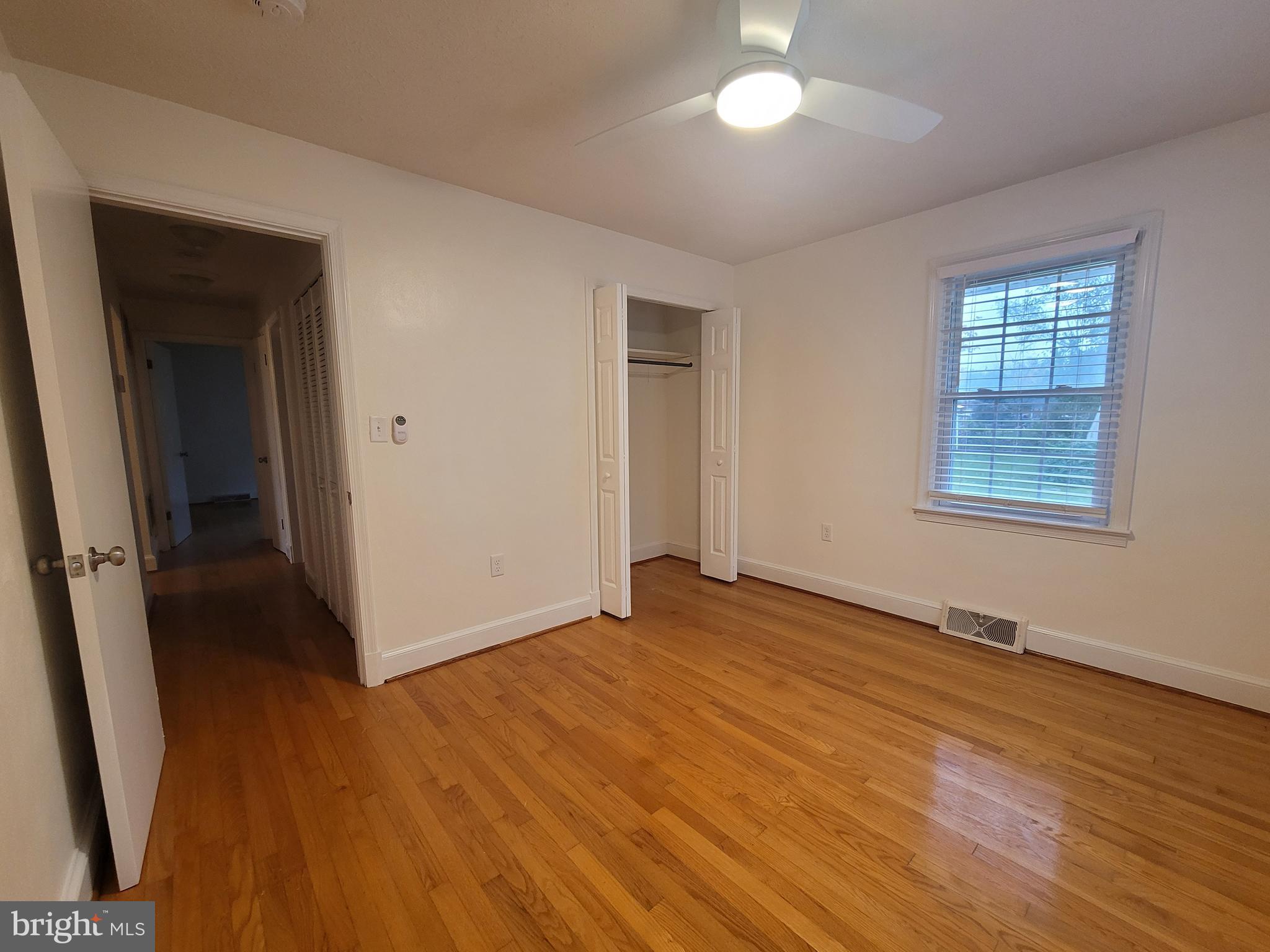 J H & E L HENRY - Residential Lease