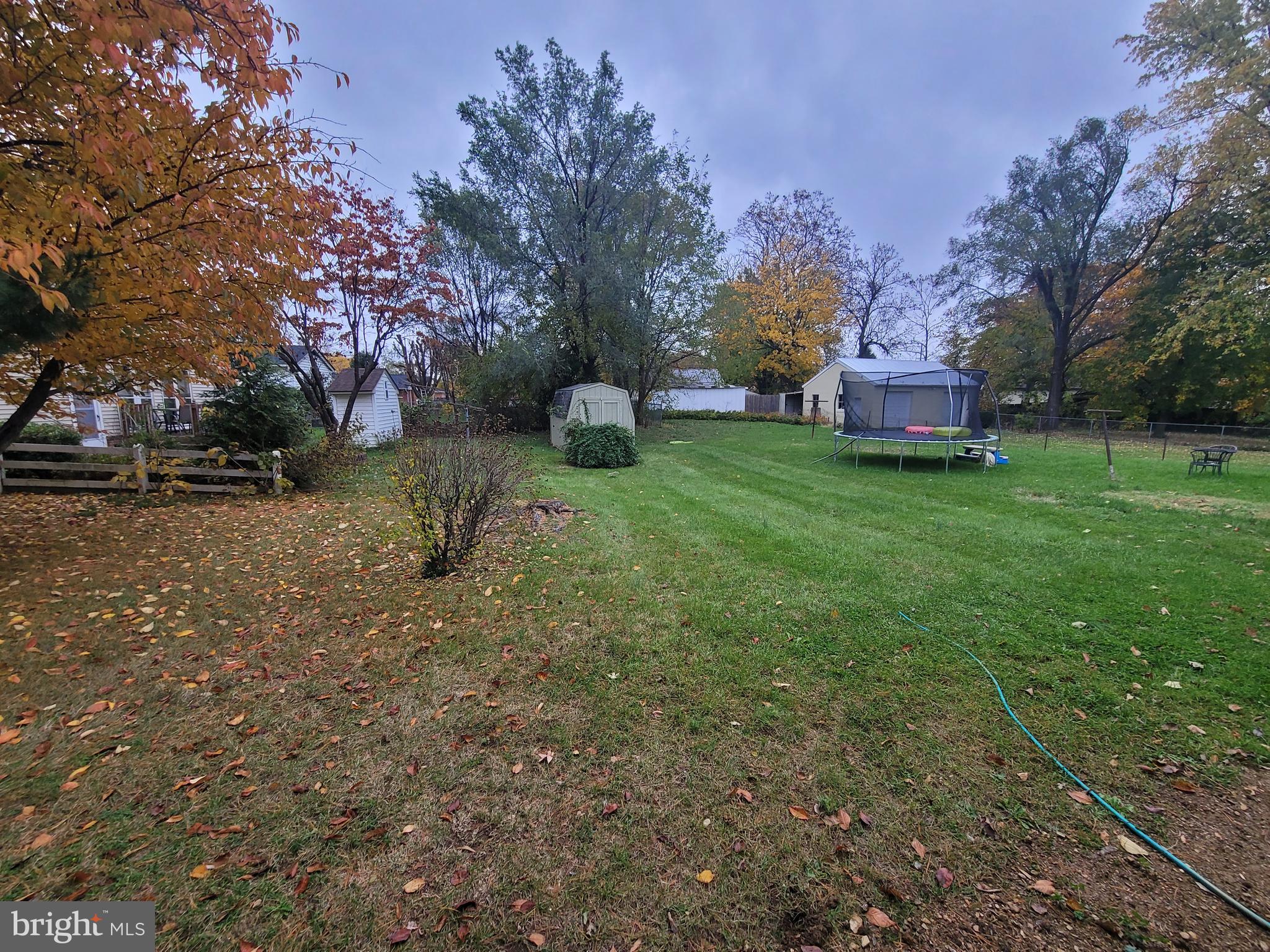 J H & E L HENRY - Residential Lease