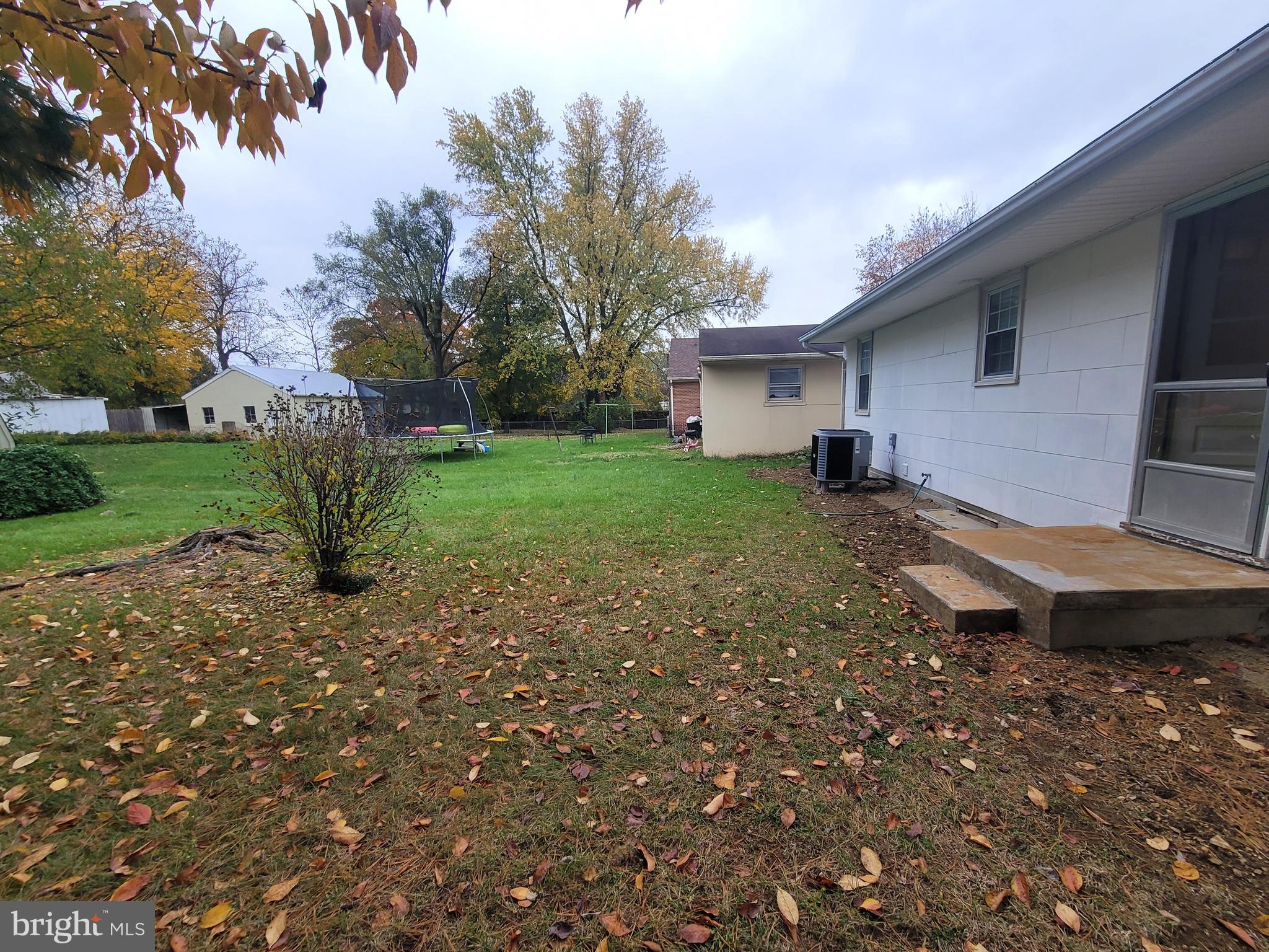 J H & E L HENRY - Residential Lease