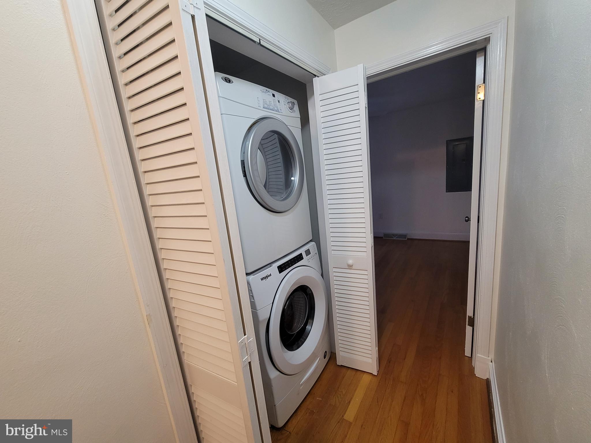 J H & E L HENRY - Residential Lease