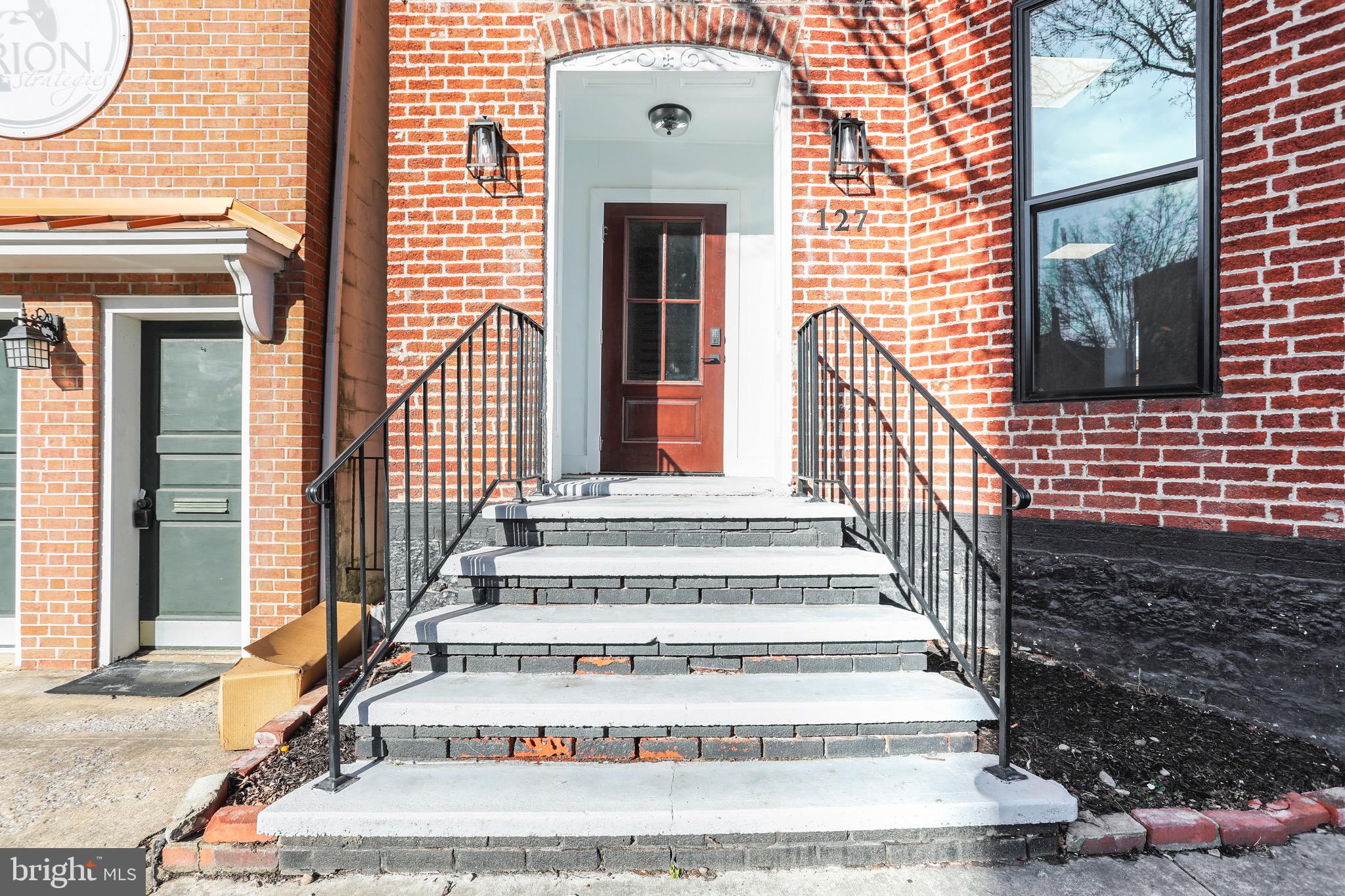 127 E KING STREET