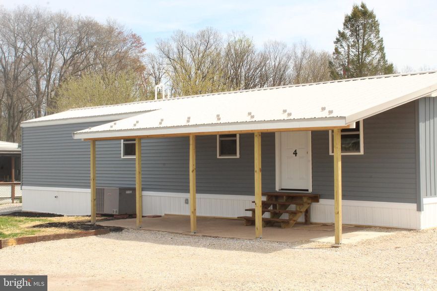 Three bedroom, one bathroom mobile home.
Note: Applicant must fill out an application and be approved by Southern Management Rentals, LLC PRIOR to viewing the property. The online application can be found on our website. You can apply for this property under the property description.