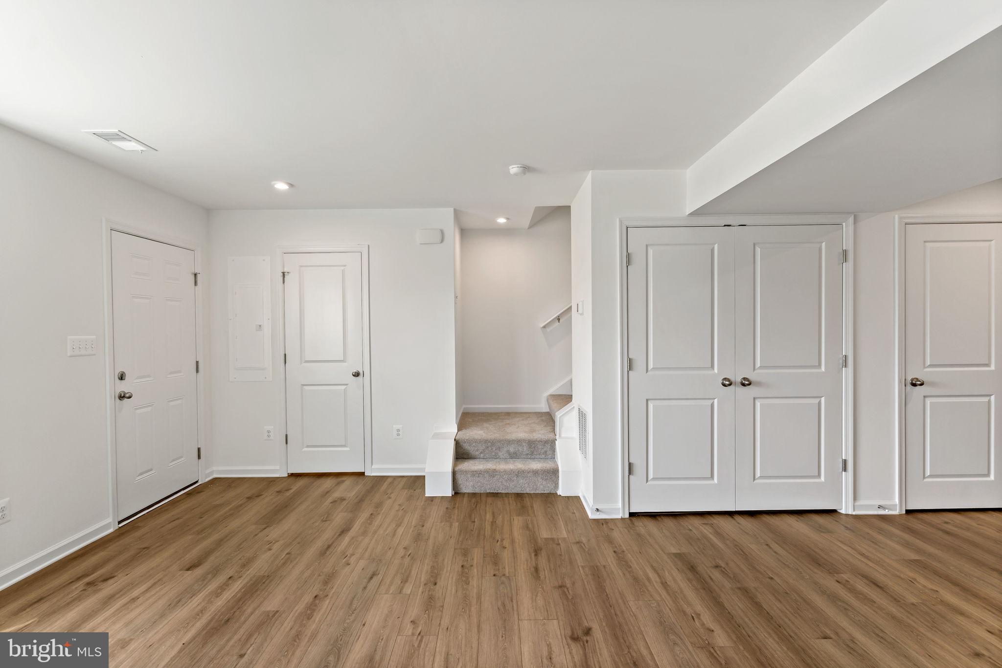 WHISPERING PINES - Residential