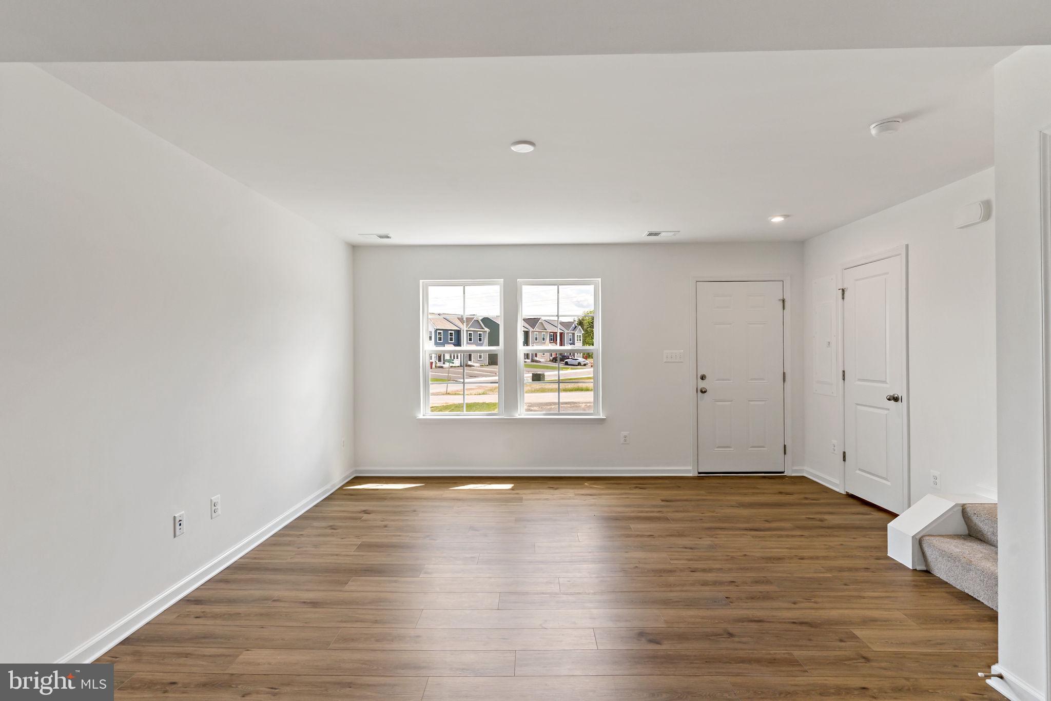 WHISPERING PINES - Residential