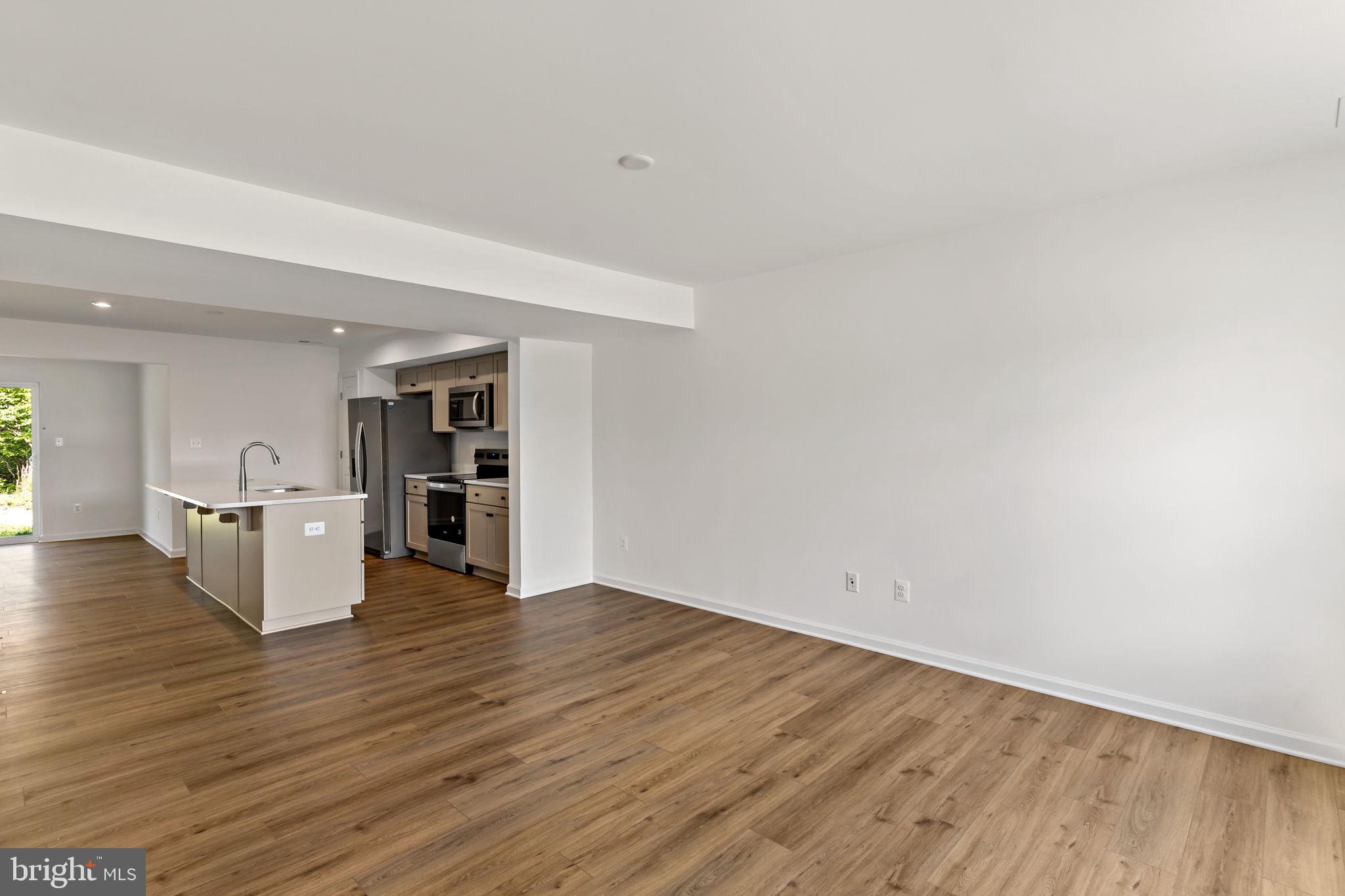 WHISPERING PINES - Residential