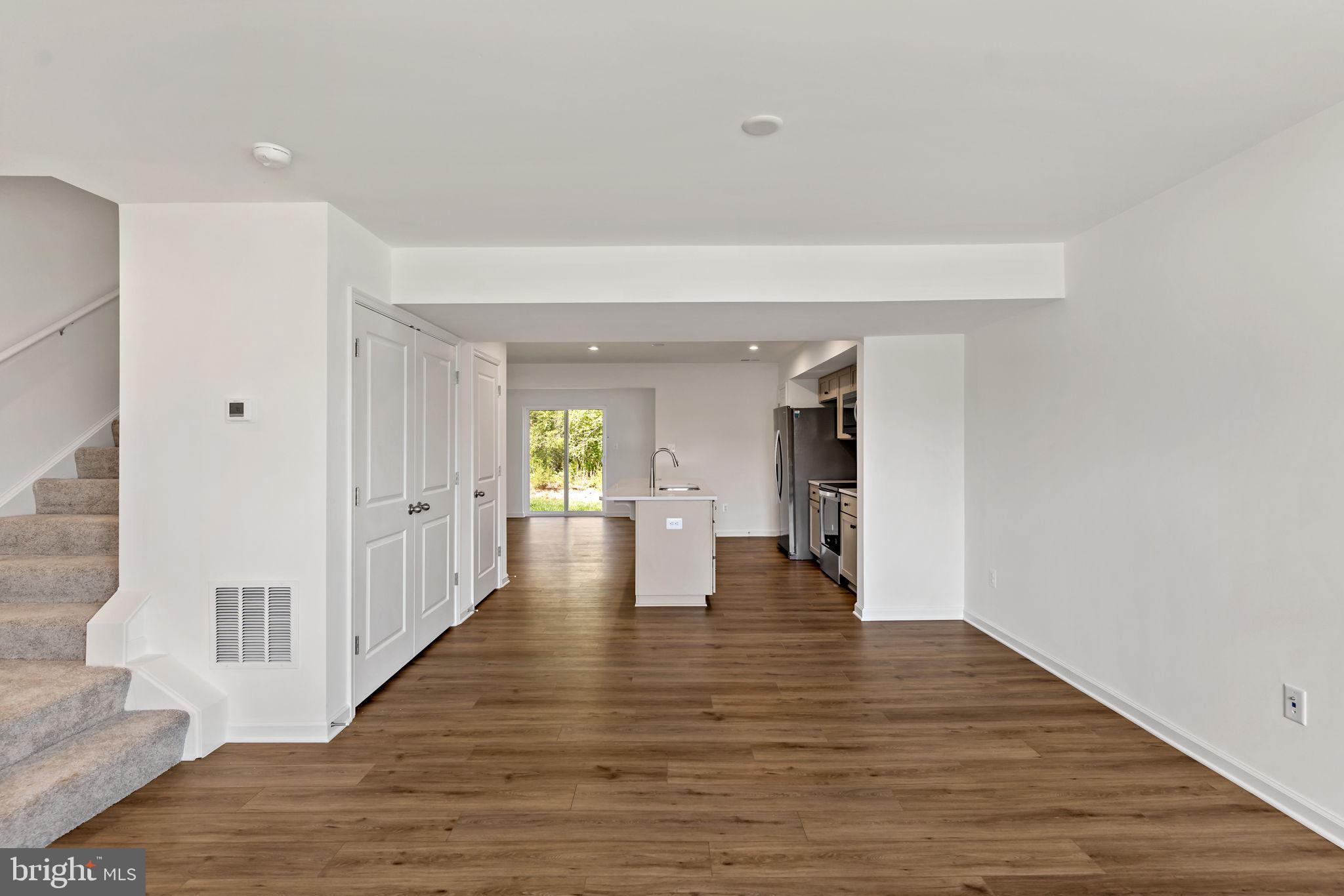 WHISPERING PINES - Residential