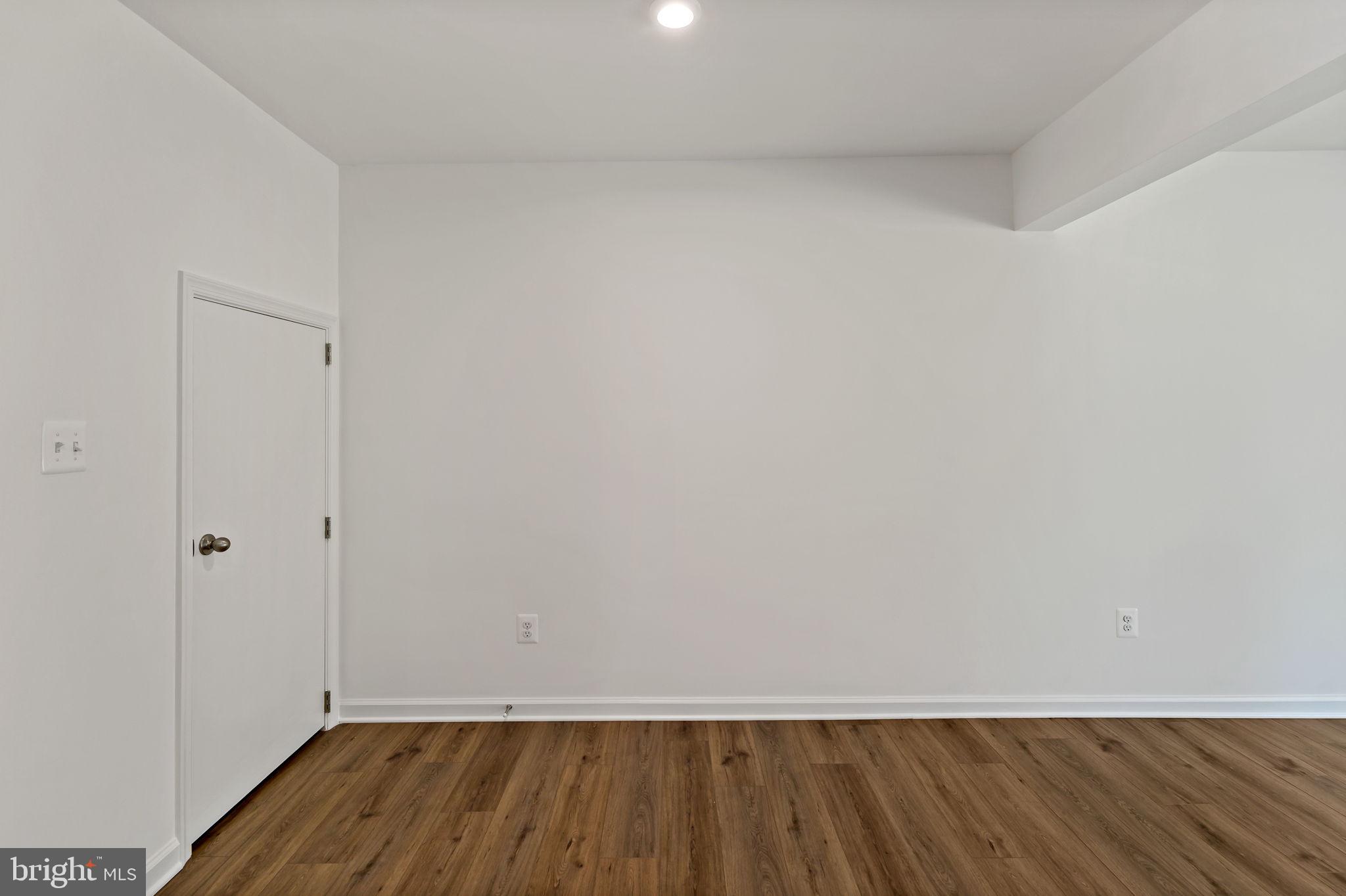 WHISPERING PINES - Residential