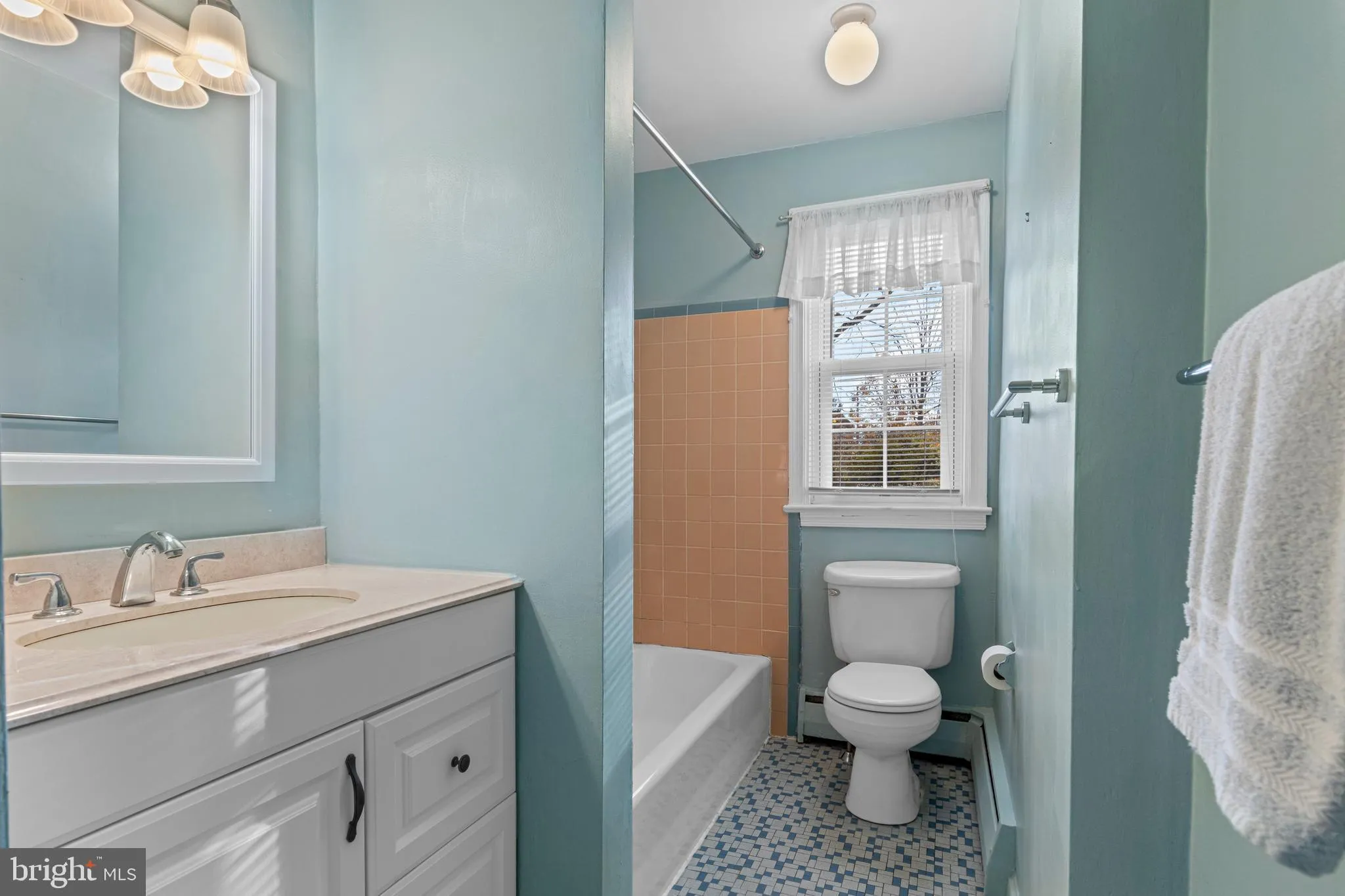 Devon, Pennsylvania 19333, United States, 3 Bedrooms Bedrooms, ,2 BathroomsBathrooms,Residential,Contingent,249667