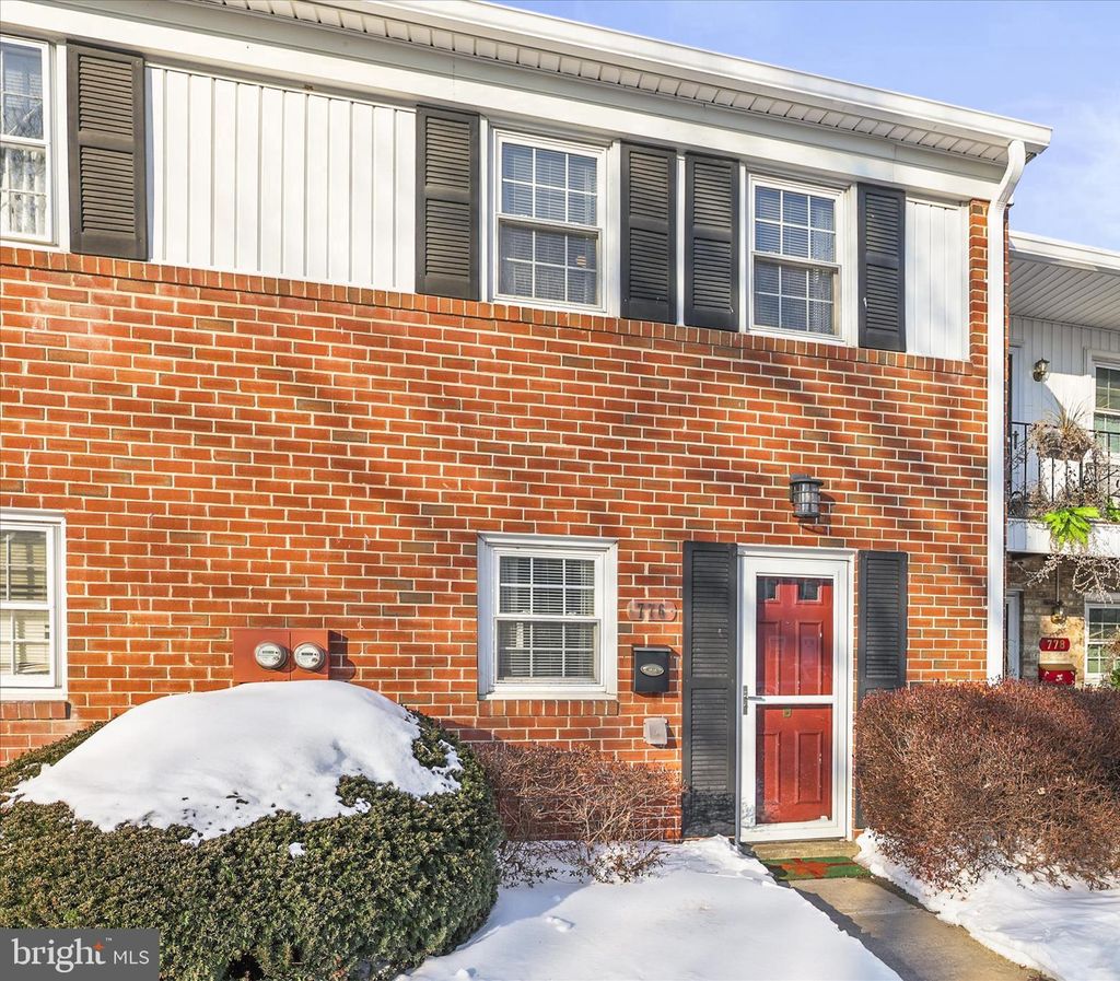 Photo of 776 Hardwick Place, YORK, PA 17404 (MLS # PAYK2097344)