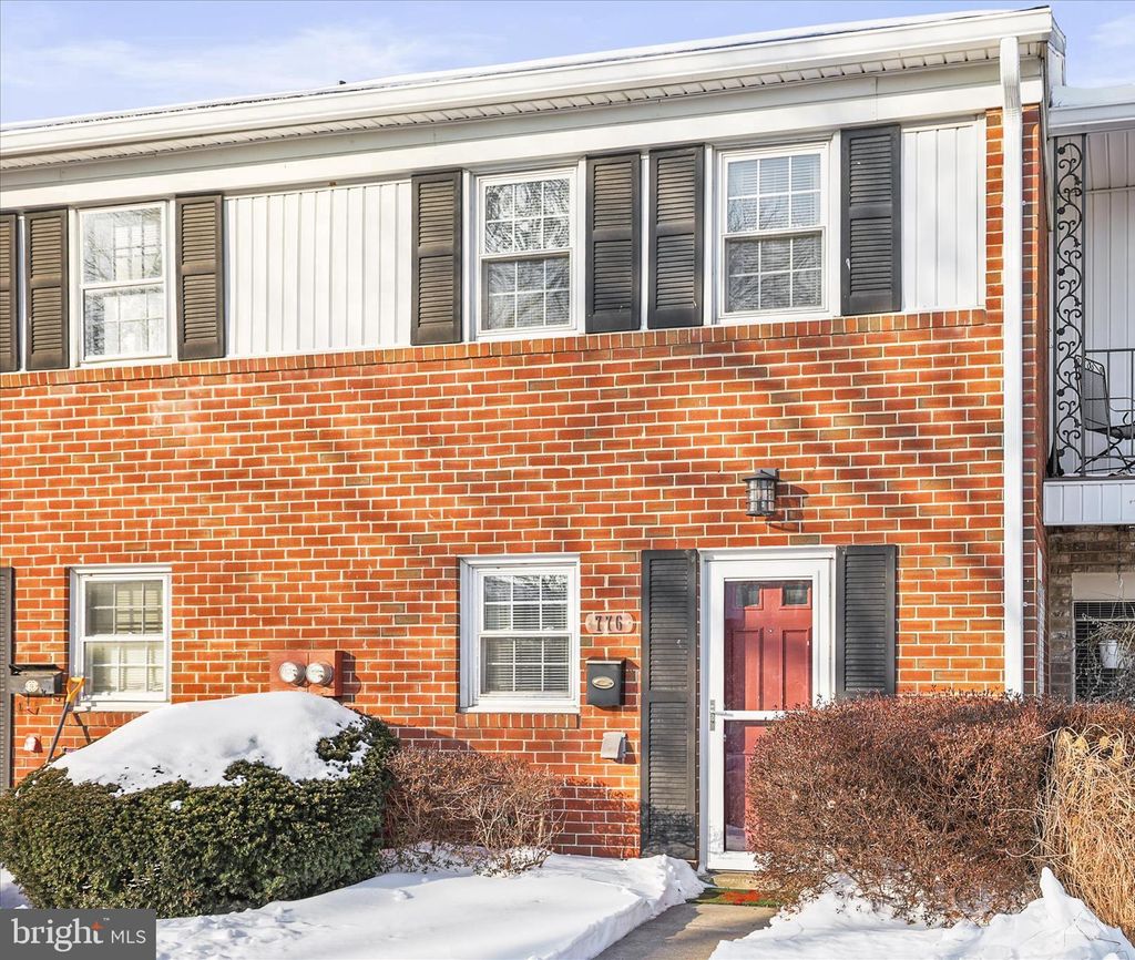 Photo of 776 Hardwick Place, YORK, PA 17404 (MLS # PAYK2097344)
