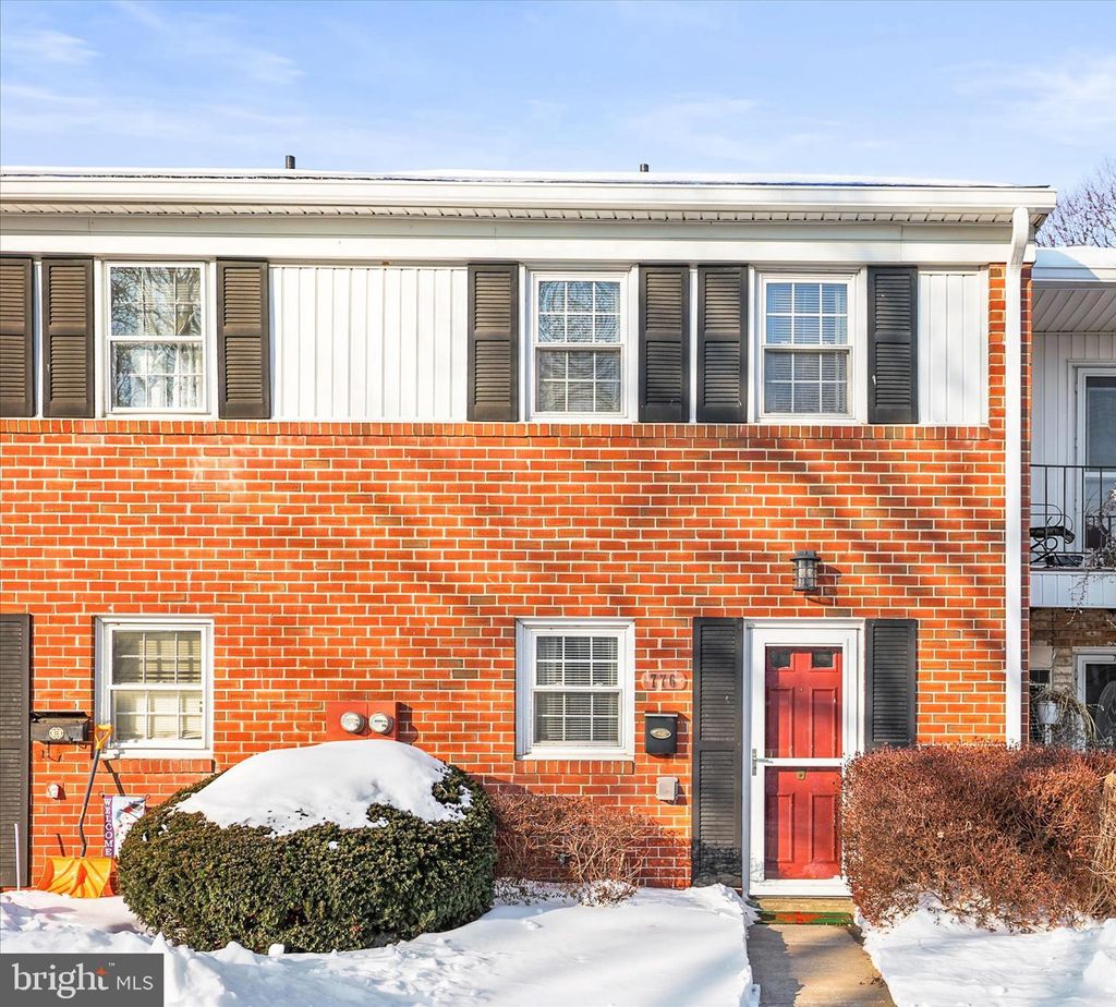 Photo of 776 Hardwick Place, YORK, PA 17404 (MLS # PAYK2097344)