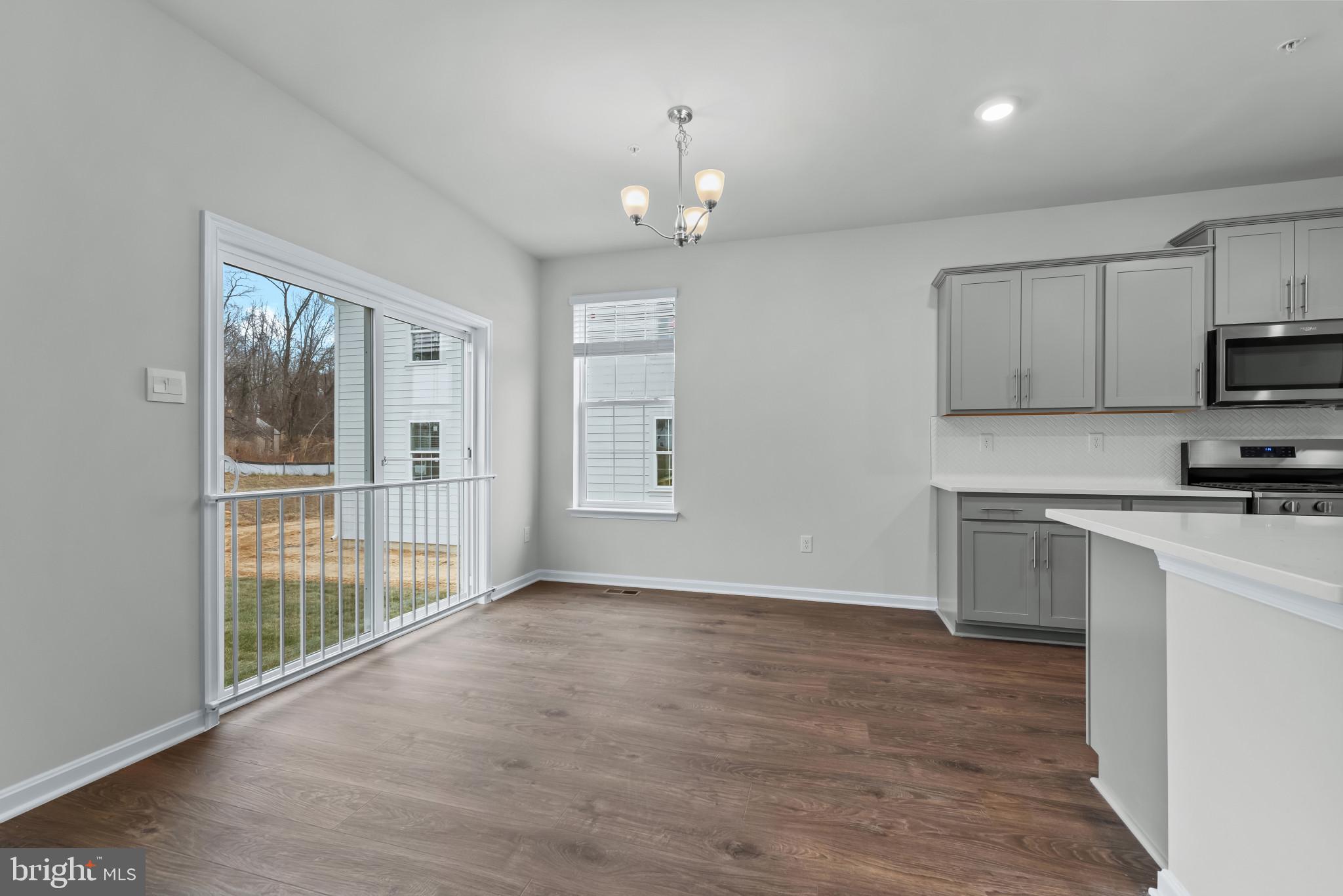 CREEKSIDE ESTATES - Residential