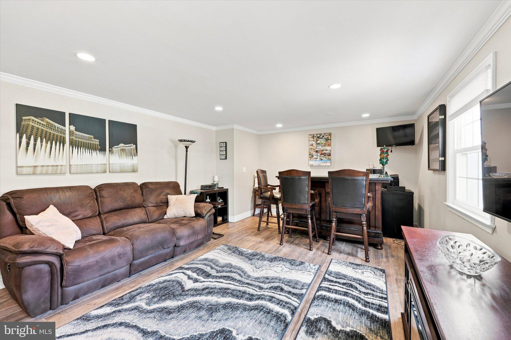 337 MIDDLE HOLLAND