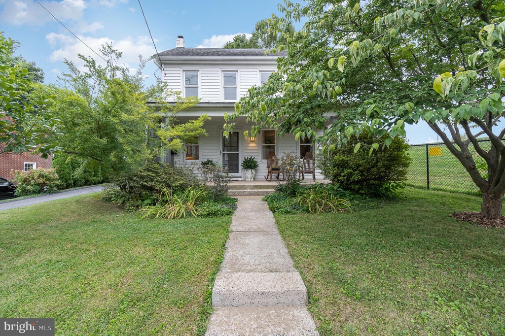 Photo of 36 E Cottage Avenue, MILLERSVILLE, PA 17551 (MLS # PALA2096264)