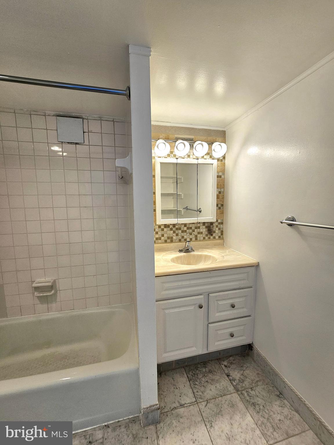 HUNTING CREEK CLUB - Residential Lease