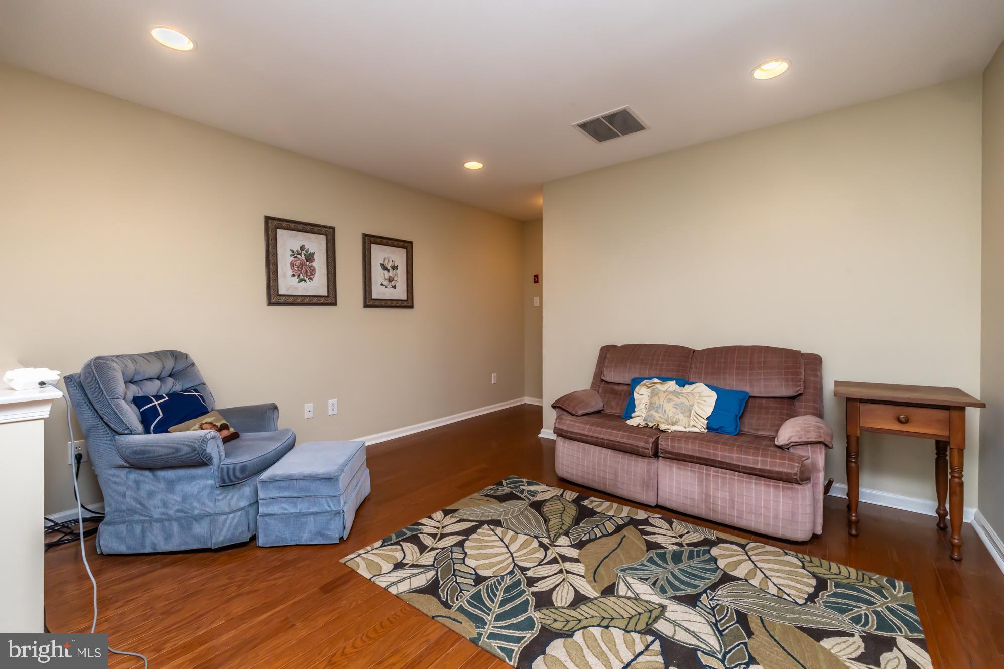 VILLAGES AT HILLVIEW - Residential