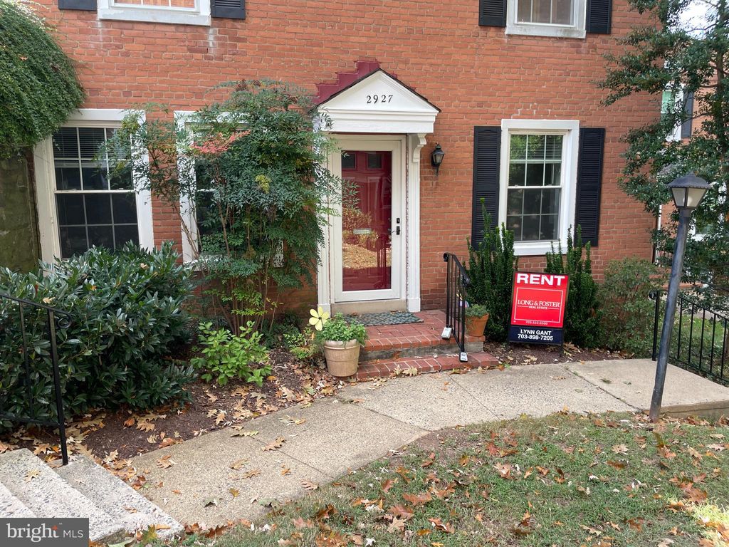 Photo of 2927 S Dinwiddie Street, ARLINGTON, VA 22206 (MLS # VAAX2050762)