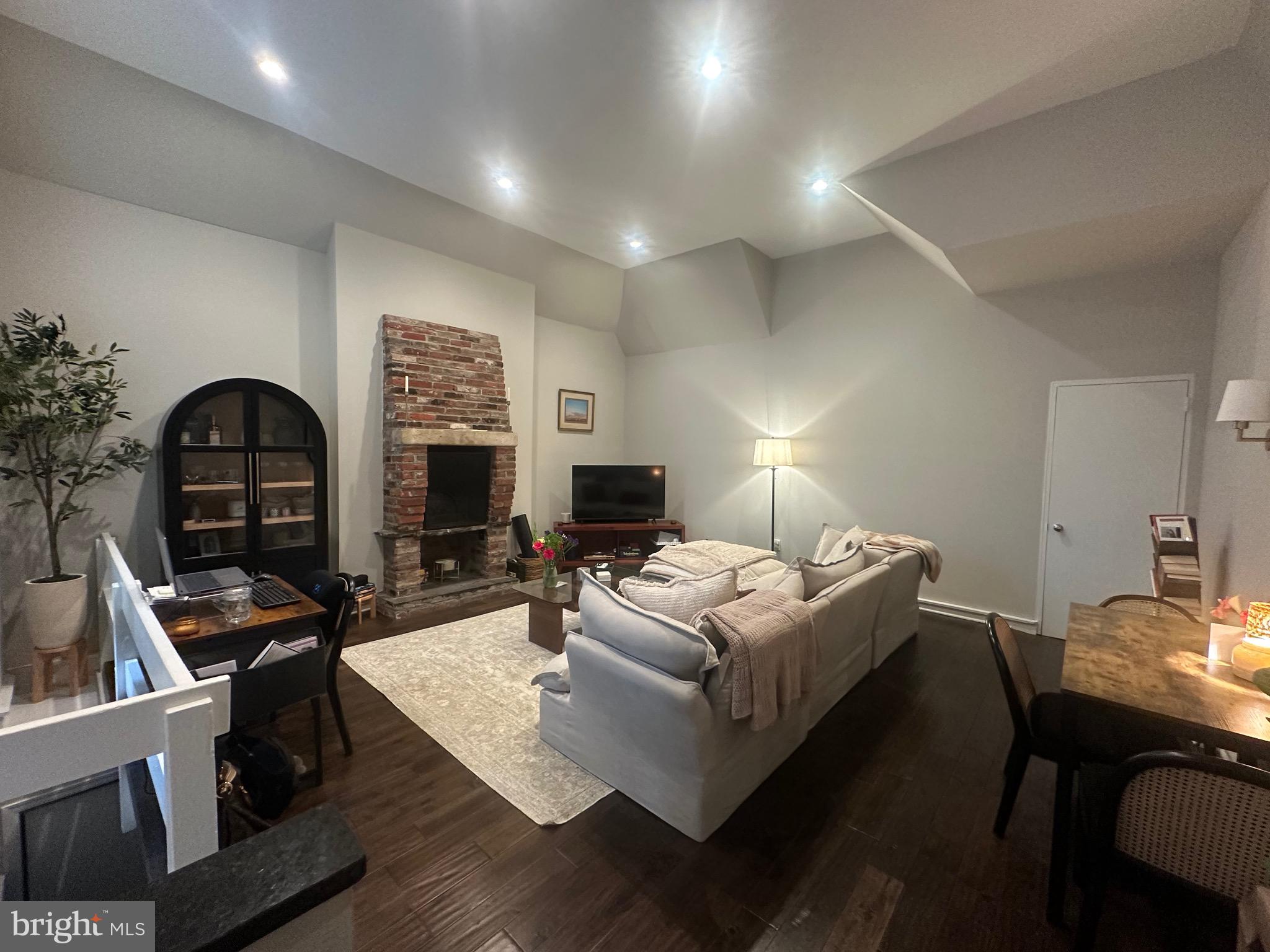 SOCIETY HILL - Residential Lease