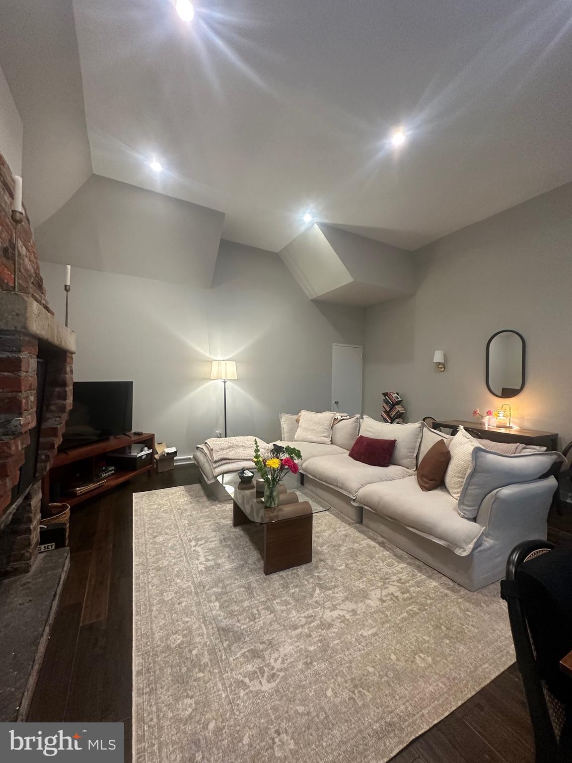 SOCIETY HILL - Residential Lease