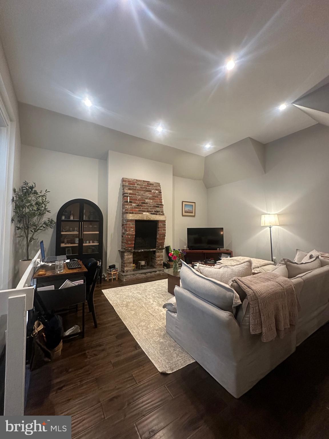 SOCIETY HILL - Residential Lease