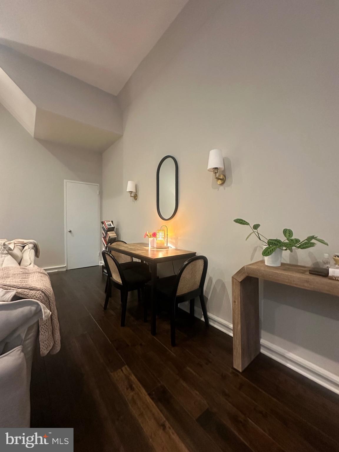 SOCIETY HILL - Residential Lease