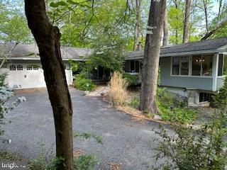 310 JEFFREY LANE