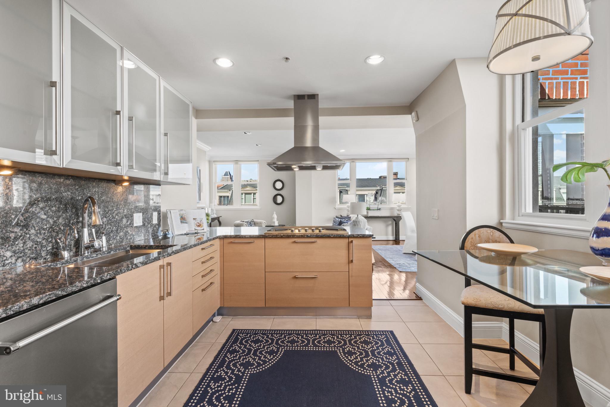 THE RITZ-CARLTON RESIDENCES - Residential