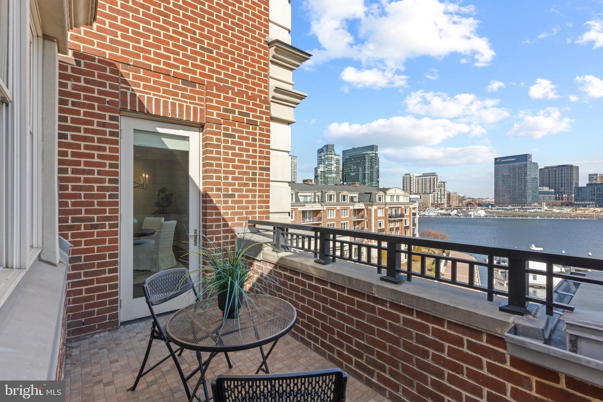 THE RITZ-CARLTON RESIDENCES - Residential