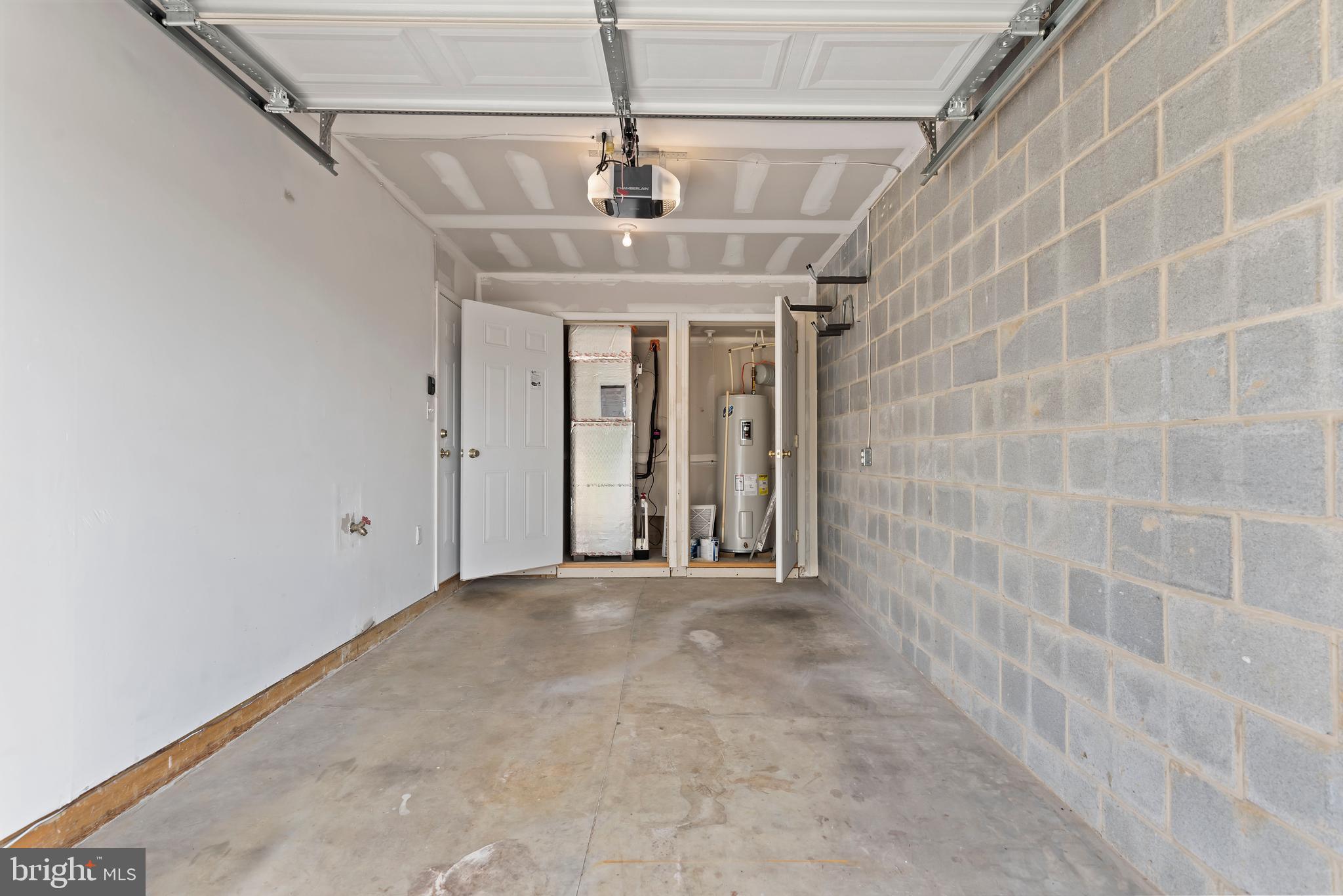 COUNTRY VIEW COURT - Residential