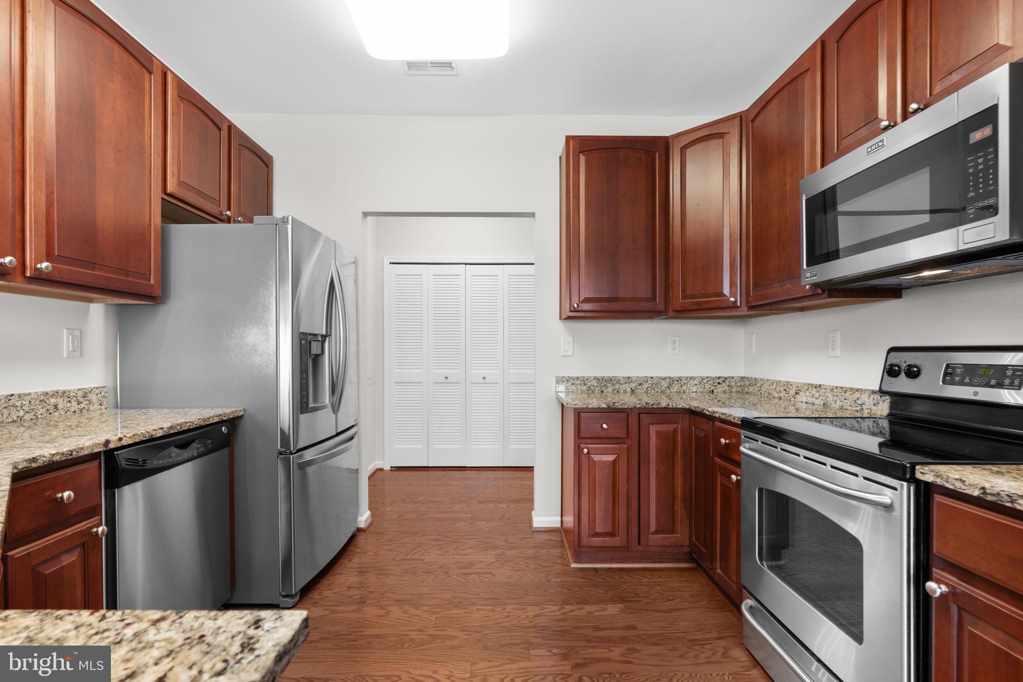 COURTYARDS AT WAVERLY WOODS - Residential