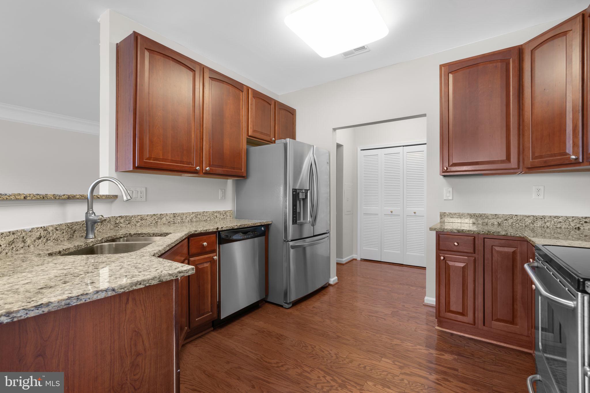 COURTYARDS AT WAVERLY WOODS - Residential