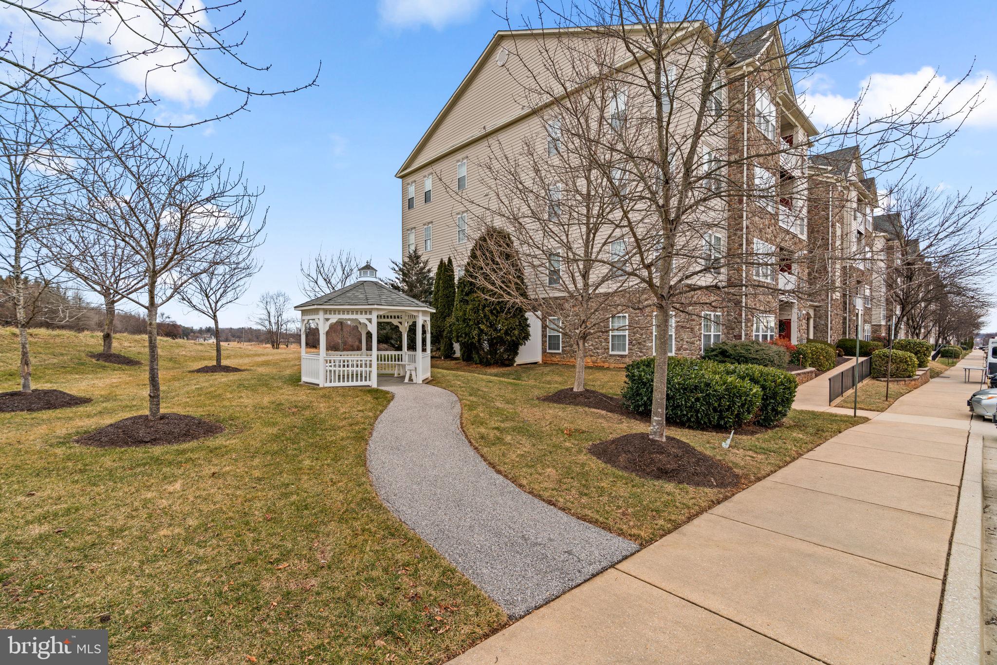COURTYARDS AT WAVERLY WOODS - Residential