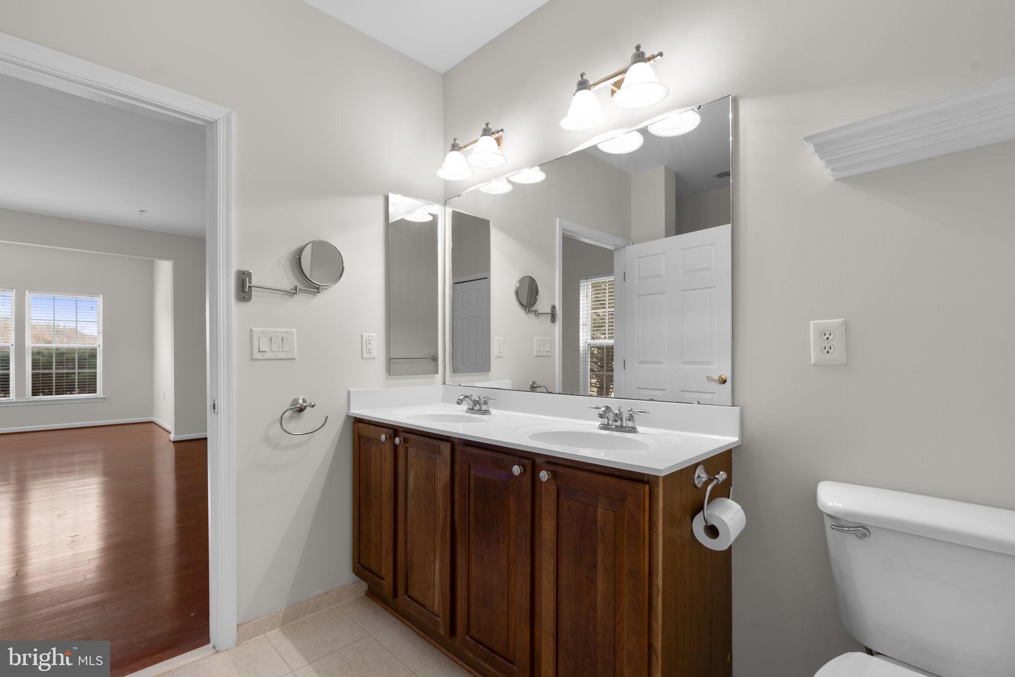 COURTYARDS AT WAVERLY WOODS - Residential