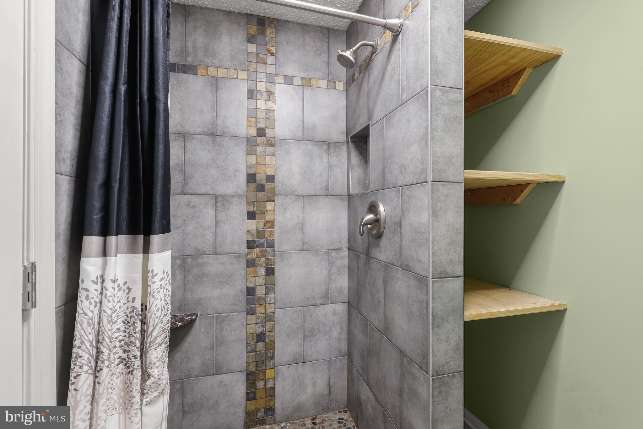 LEISHEAR VILLAGE - Residential Lease