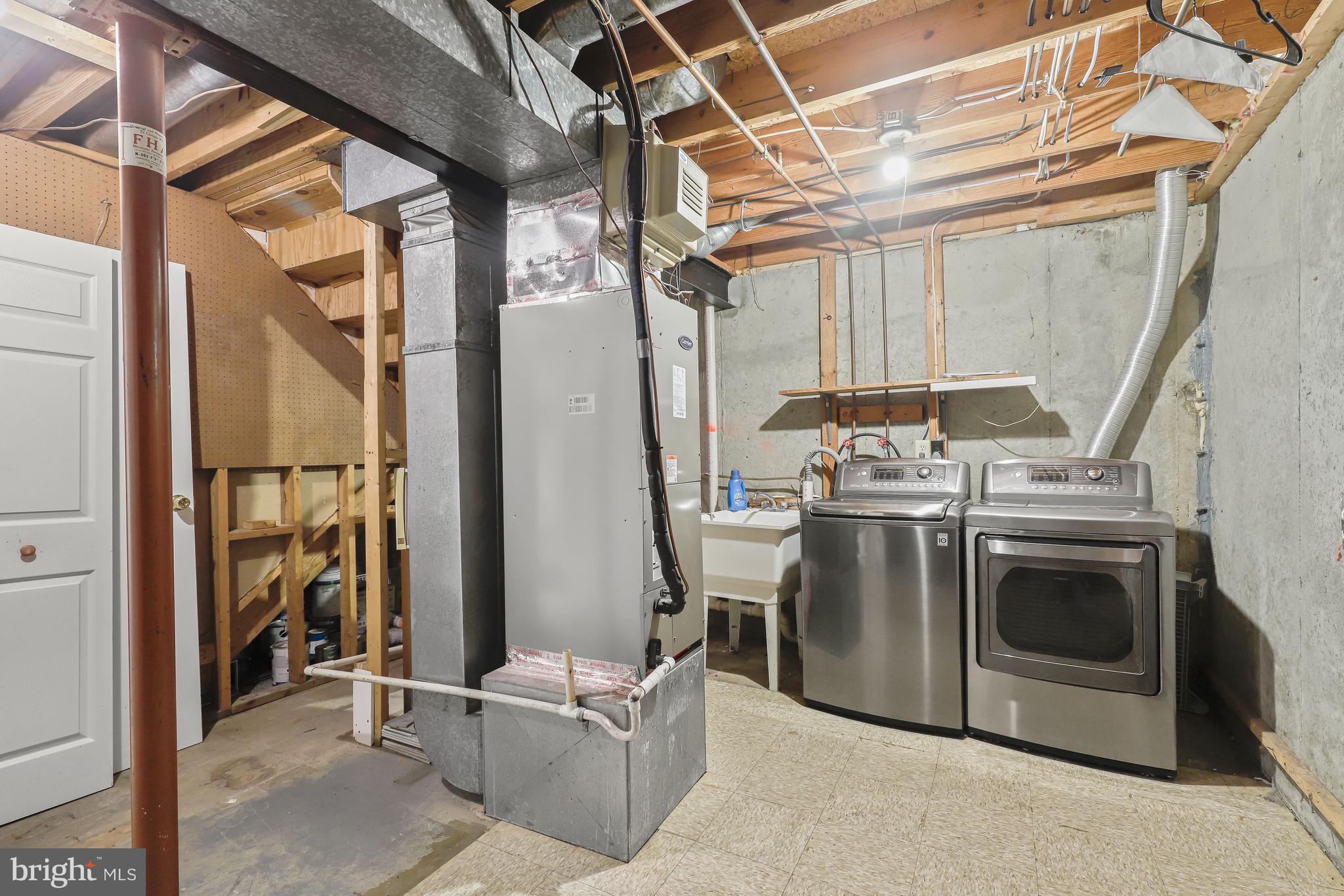 LEISHEAR VILLAGE - Residential Lease