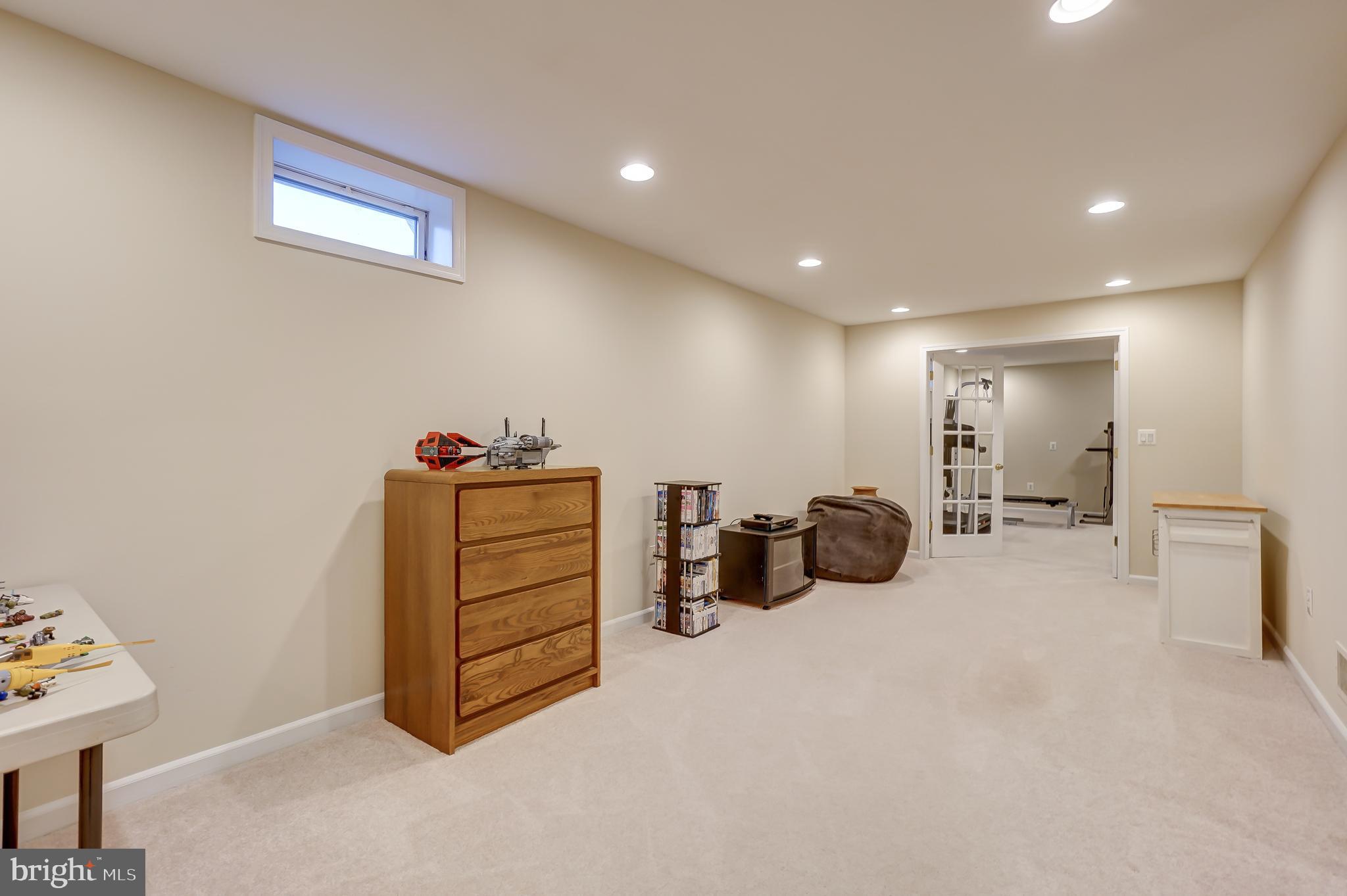 BROAD RUN OAKS - Residential