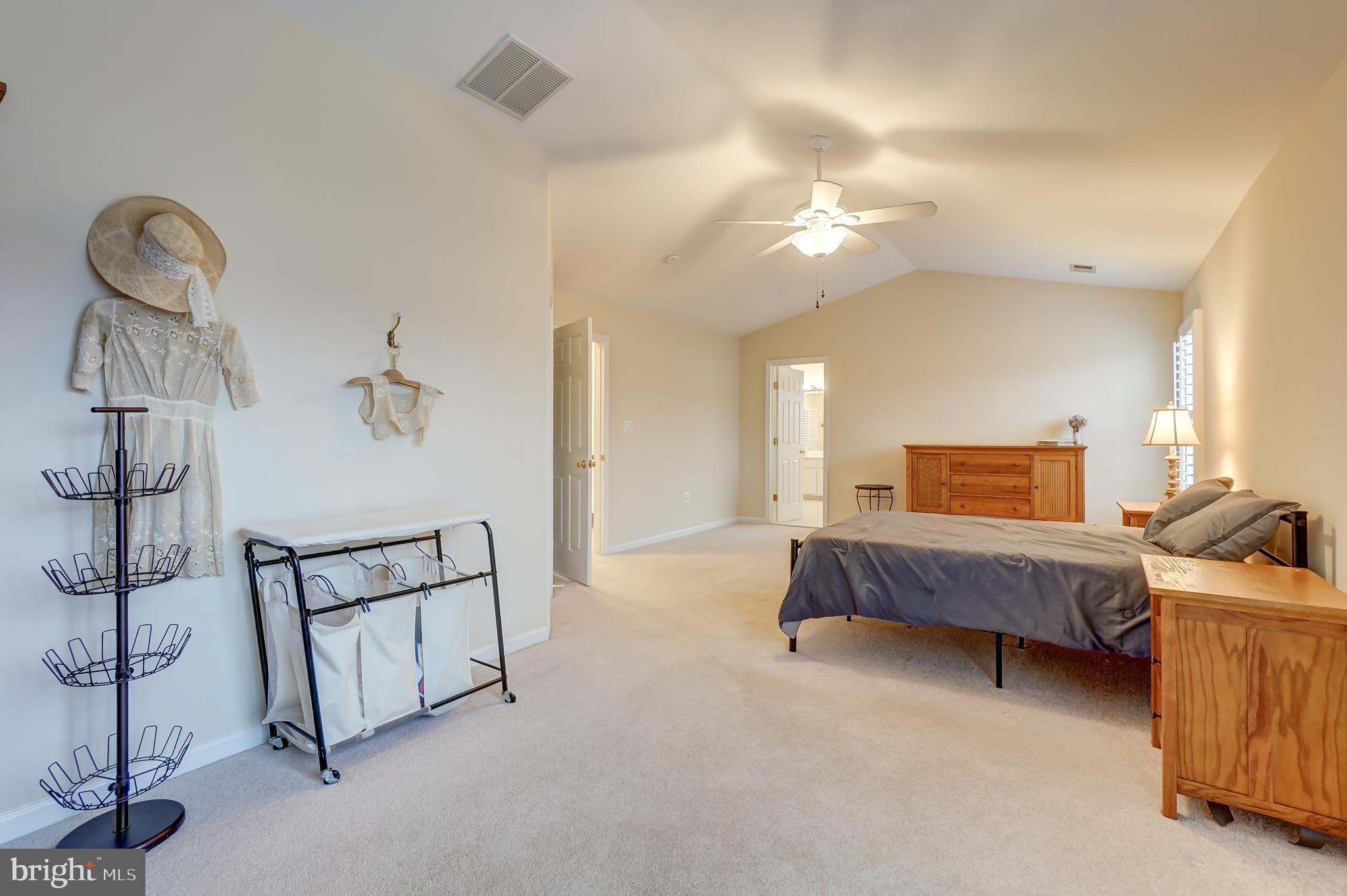 BROAD RUN OAKS - Residential