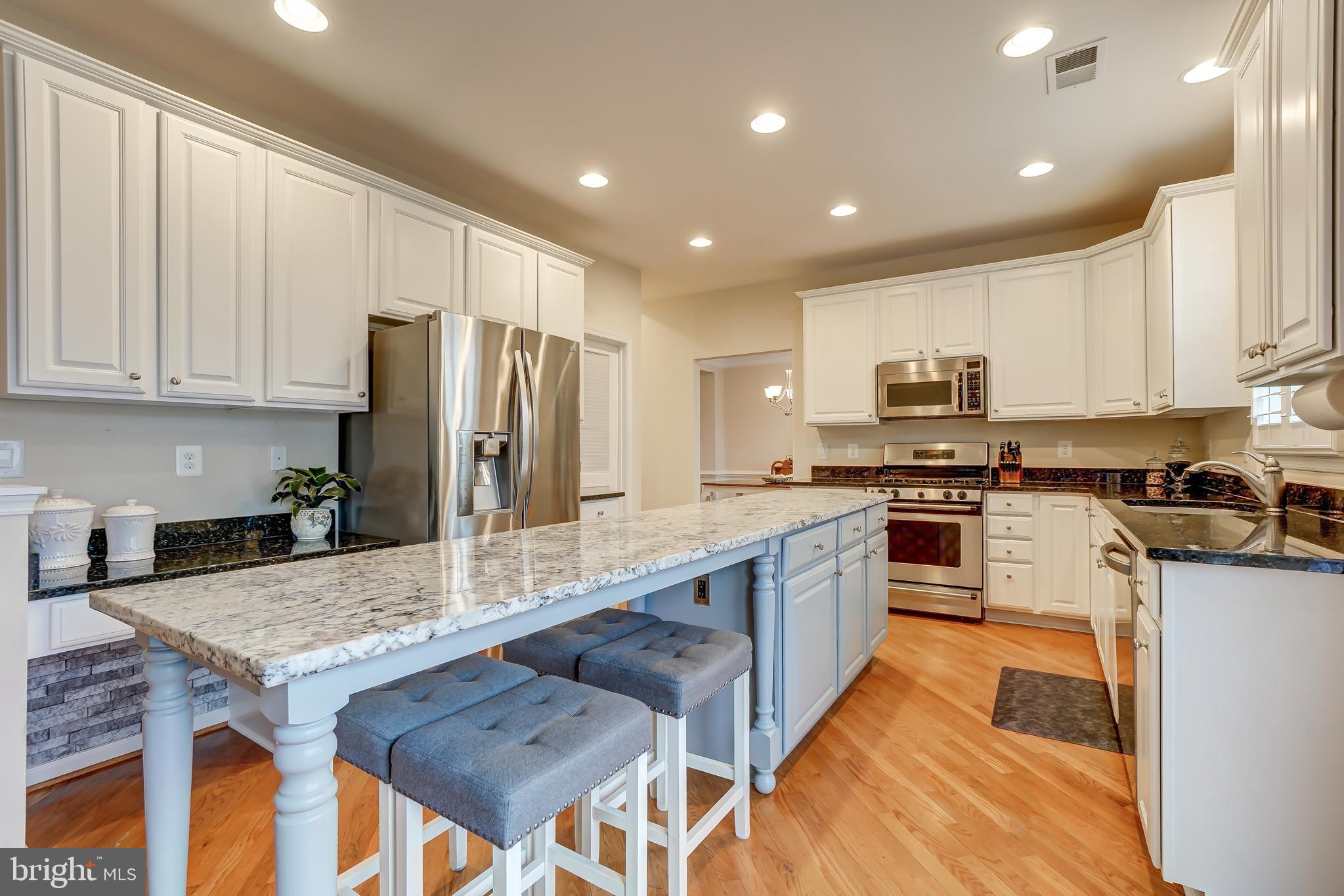 BROAD RUN OAKS - Residential