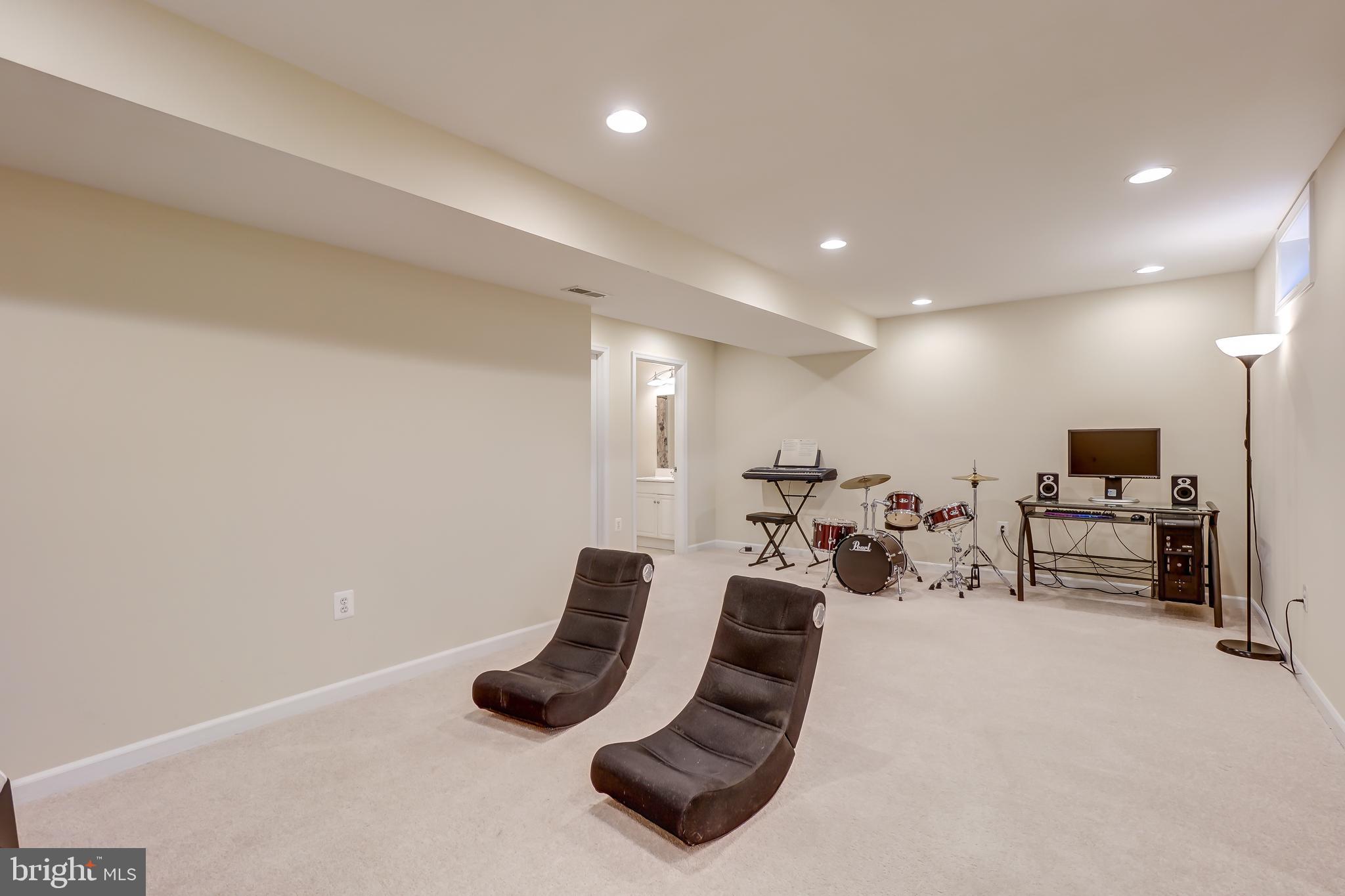 BROAD RUN OAKS - Residential