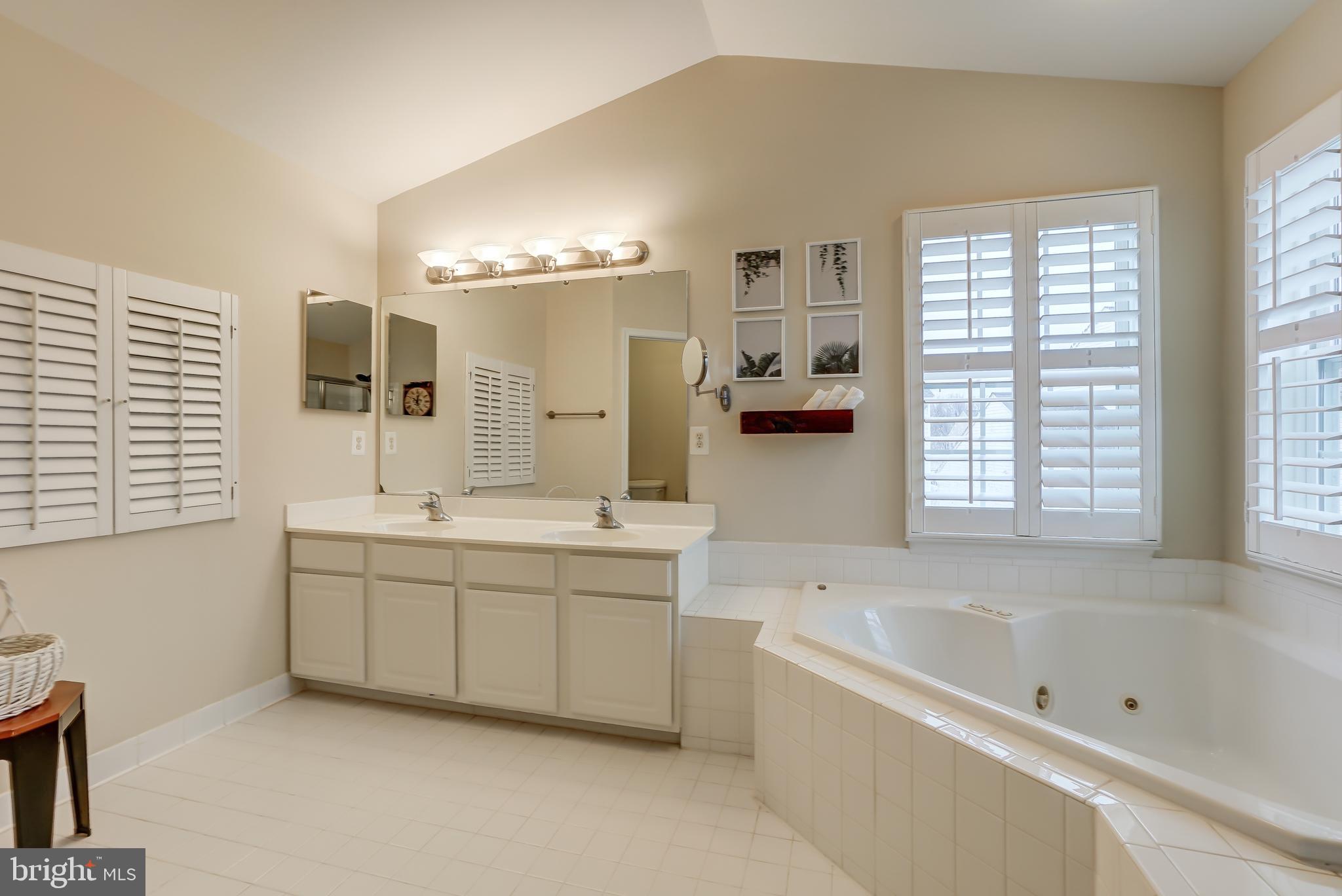 BROAD RUN OAKS - Residential