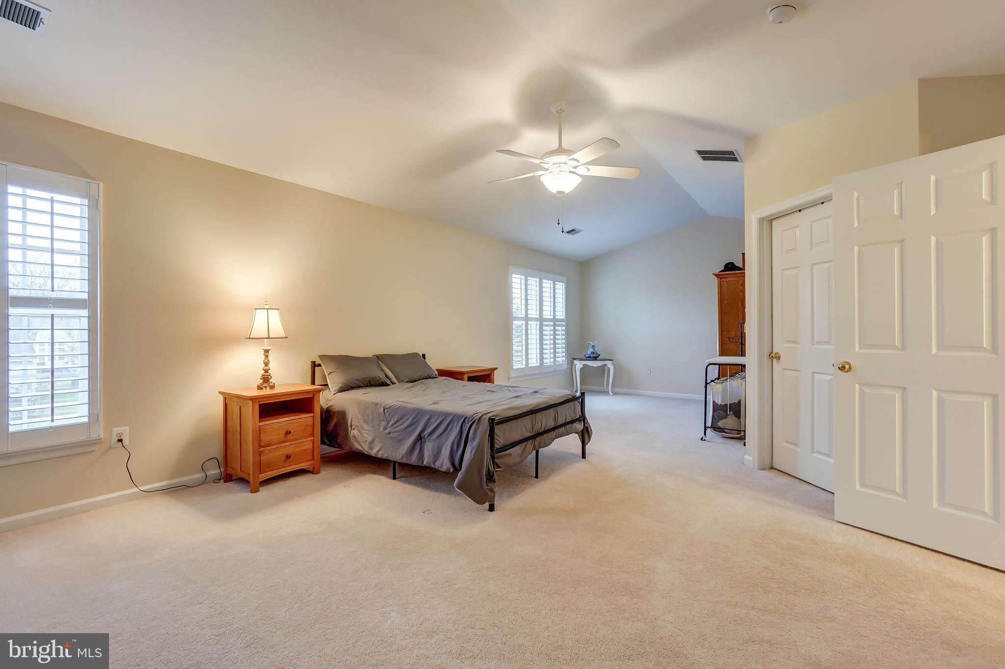 BROAD RUN OAKS - Residential