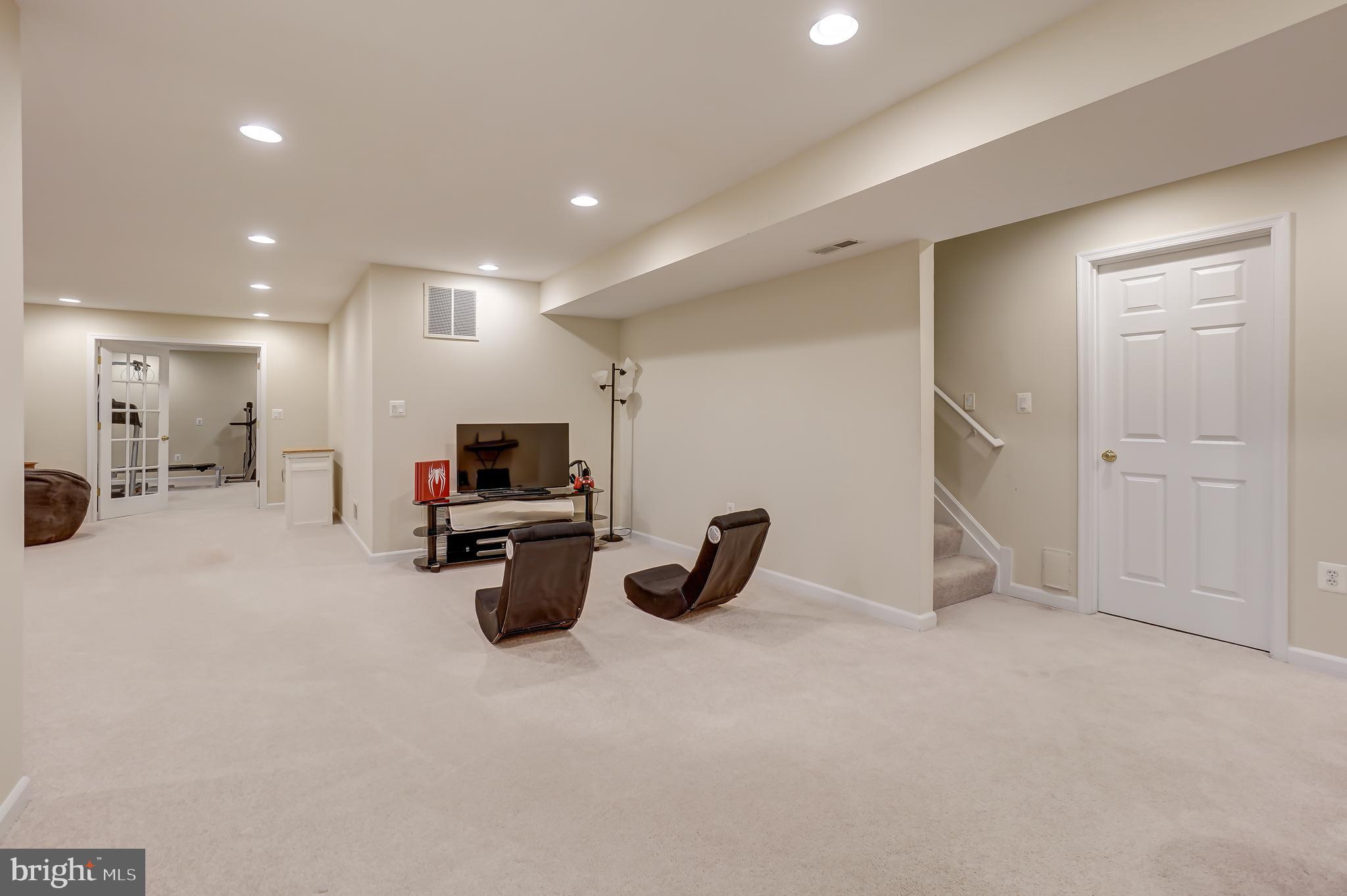 BROAD RUN OAKS - Residential